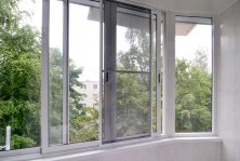 Как сэкономить на остеклении балкона или лоджии